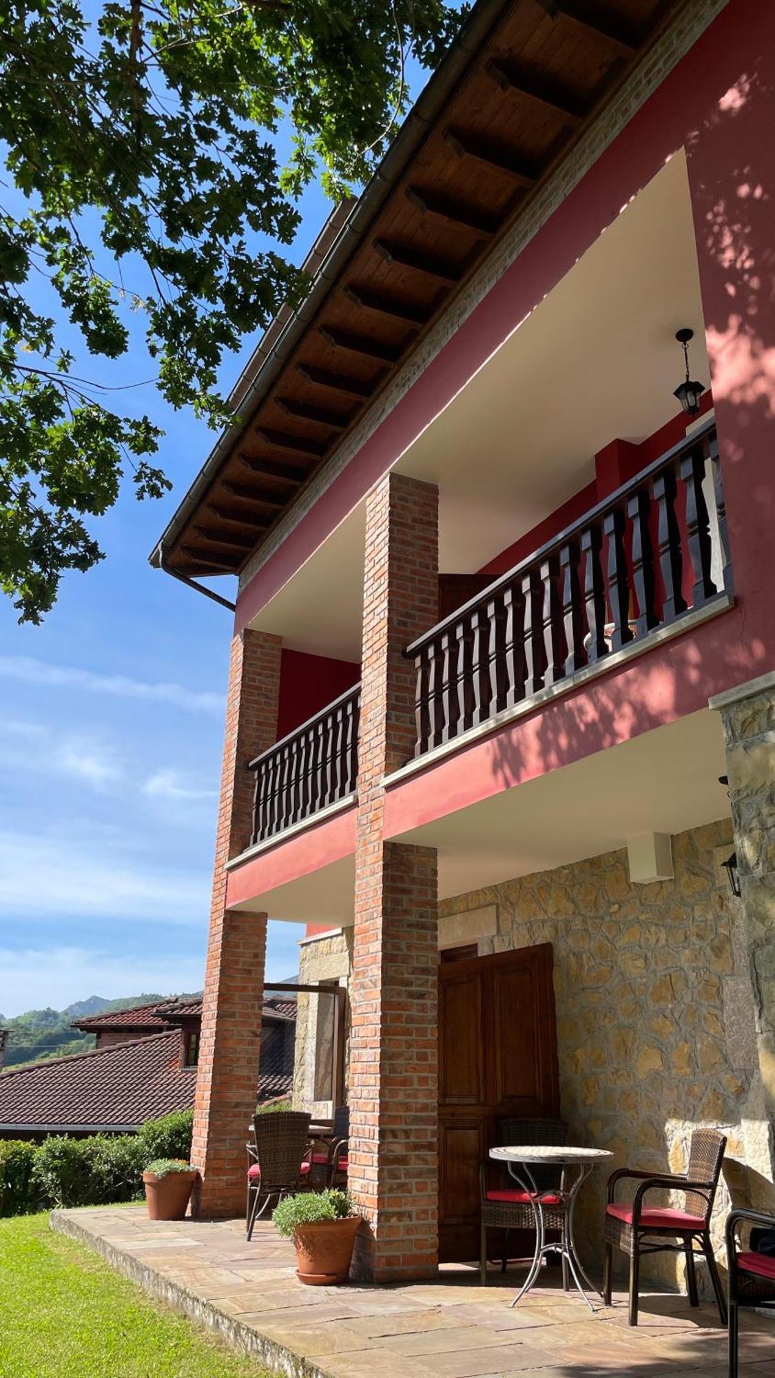 Apartamentos El Picoretu Mestas De Con Exterior photo