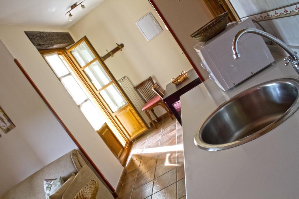Apartamentos El Picoretu Mestas De Con Exterior photo